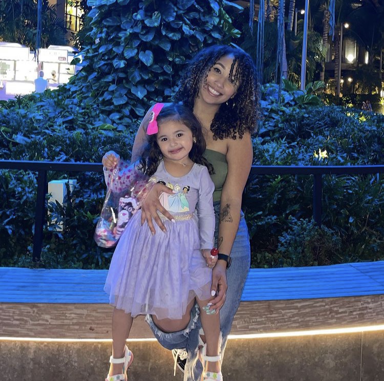 cosmoprofbeauty's tweet image. Happy Mother&apos;s Day! 💐💗⁣⁣⁣⁣ Today, we want to celebrate all the #licensedtocreate moms out there. TAG a stylist mom that you love! 👇⁣⁣⁣⁣
⁣⁣⁣⁣
Stylists featured:⁣⁣⁣⁣
@mirellamanelli.⁣⁣
#CosmoPro @amanda.galmiche.⁣⁣
@brendacurlstylist.⁣⁣
@josievilay.⁣⁣