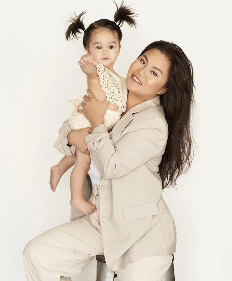 cosmoprofbeauty's tweet image. Happy Mother&apos;s Day! 💐💗⁣⁣⁣⁣ Today, we want to celebrate all the #licensedtocreate moms out there. TAG a stylist mom that you love! 👇⁣⁣⁣⁣
⁣⁣⁣⁣
Stylists featured:⁣⁣⁣⁣
@mirellamanelli.⁣⁣
#CosmoPro @amanda.galmiche.⁣⁣
@brendacurlstylist.⁣⁣
@josievilay.⁣⁣