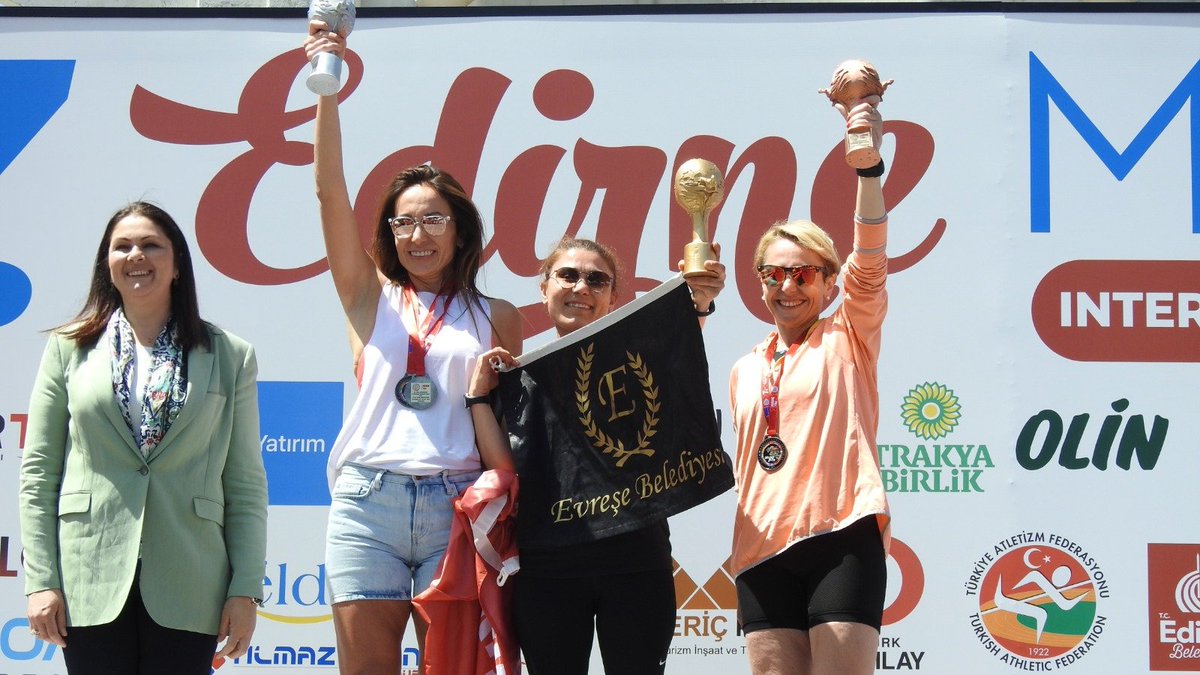 ibabelgin's tweet photo. Balkan Ülkeleri Dostluk Grubu Gençlik ve Spor Kulübü Derneği'nin düzenlediği ve 1000'i aşkın atletin katıldığı 7. Uluslararası Edirne Maratonu'nu heyecanla takip ettik.

Edirnemizin güzellikleriyle, sporu ve sporseverleri buluşturan organizasyonda emeği geçenleri tebrik ediyorum. https://t.co/hzyx7yq0iq