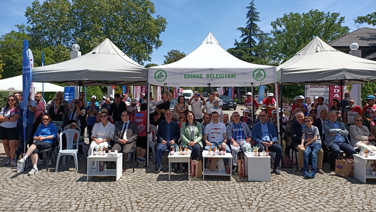 ibabelgin's tweet photo. Balkan Ülkeleri Dostluk Grubu Gençlik ve Spor Kulübü Derneği'nin düzenlediği ve 1000'i aşkın atletin katıldığı 7. Uluslararası Edirne Maratonu'nu heyecanla takip ettik.

Edirnemizin güzellikleriyle, sporu ve sporseverleri buluşturan organizasyonda emeği geçenleri tebrik ediyorum. https://t.co/hzyx7yq0iq