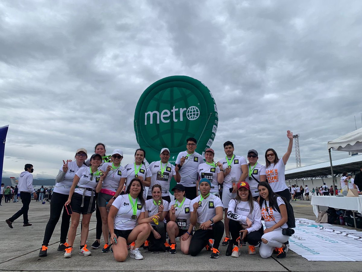 uhemisferios's tweet photo. ¡Fuimos parte de #TheHopeRun!
Esta carrera que tuvo como objetivo unir a la ciudad, contó con la participación de nuestros colaboradores 🧡
21 inscritos del #TeamUHE corrieron acompañados de cordones naranjas con la marca de la UHemisferios que incluímos en sus kits 🏃🏻🏃♀️ https://t.co/ZvoqSb5zAI