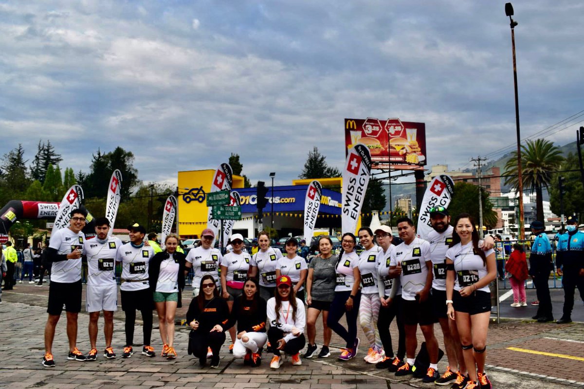 uhemisferios's tweet photo. ¡Fuimos parte de #TheHopeRun!
Esta carrera que tuvo como objetivo unir a la ciudad, contó con la participación de nuestros colaboradores 🧡
21 inscritos del #TeamUHE corrieron acompañados de cordones naranjas con la marca de la UHemisferios que incluímos en sus kits 🏃🏻🏃♀️ https://t.co/ZvoqSb5zAI