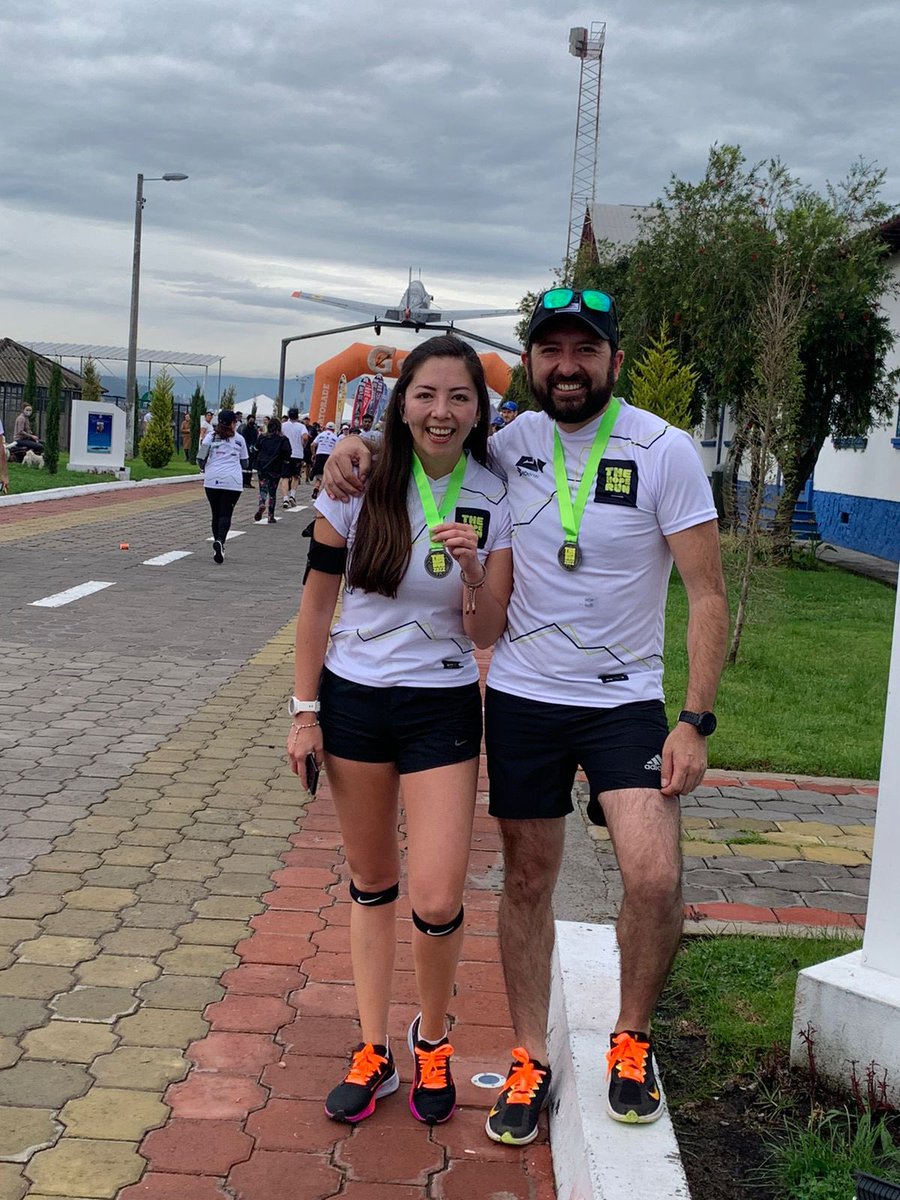 uhemisferios's tweet photo. ¡Fuimos parte de #TheHopeRun!
Esta carrera que tuvo como objetivo unir a la ciudad, contó con la participación de nuestros colaboradores 🧡
21 inscritos del #TeamUHE corrieron acompañados de cordones naranjas con la marca de la UHemisferios que incluímos en sus kits 🏃🏻🏃♀️ https://t.co/ZvoqSb5zAI
