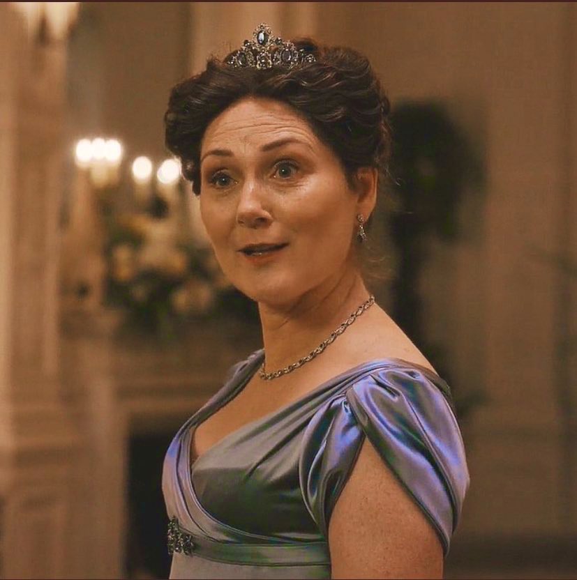 bkacomk's tweet photo. FELIZ DIA DAS MÃES PARA UMA DAS MAIORES DA LITERATURA VIOLET BRIDGERTON!!

além de ter criado 8 filhos SOZINHA ainda adotou a posy e a penelope e ainda foi numa CADEIA para defender a noiva do filho, SIMPLESMENTE A MAIORAL https://t.co/4zeE5Ln2ra