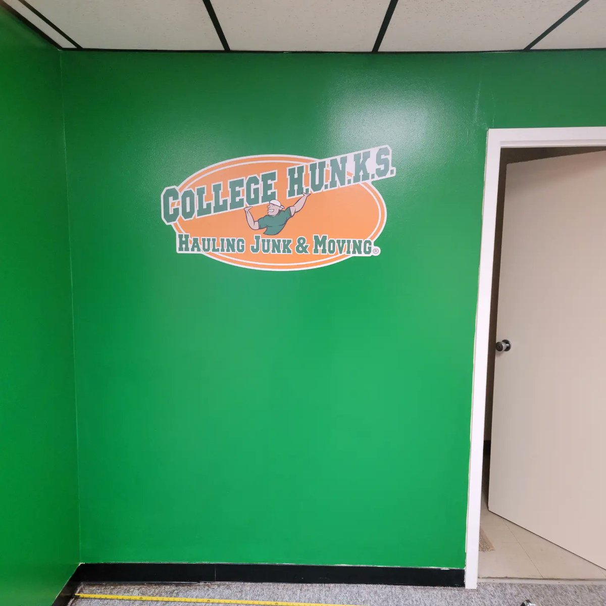 CurtWickard's tweet photo. College Hunks Hauling Junk &amp; Moving - Carlisle is progressing nicely toward our June 8 opening day. Looking more "Hunky" by the day. https://t.co/VJwykdSMuw https://t.co/MdLs8JLG3q