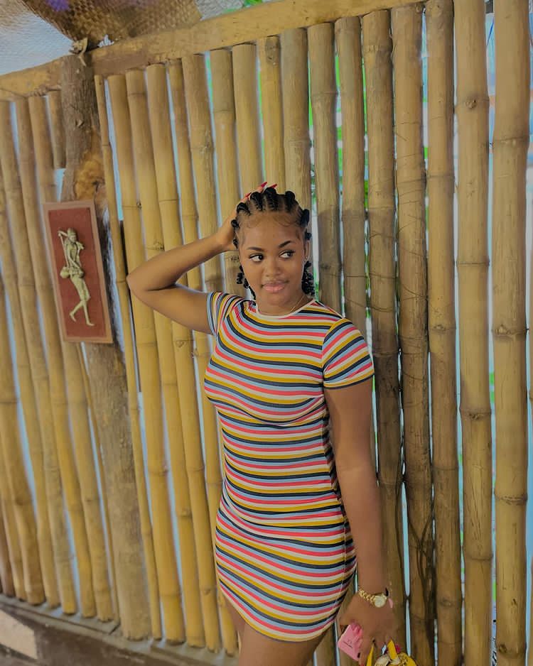 I just dey greet una. Happy Sunday❤❣️