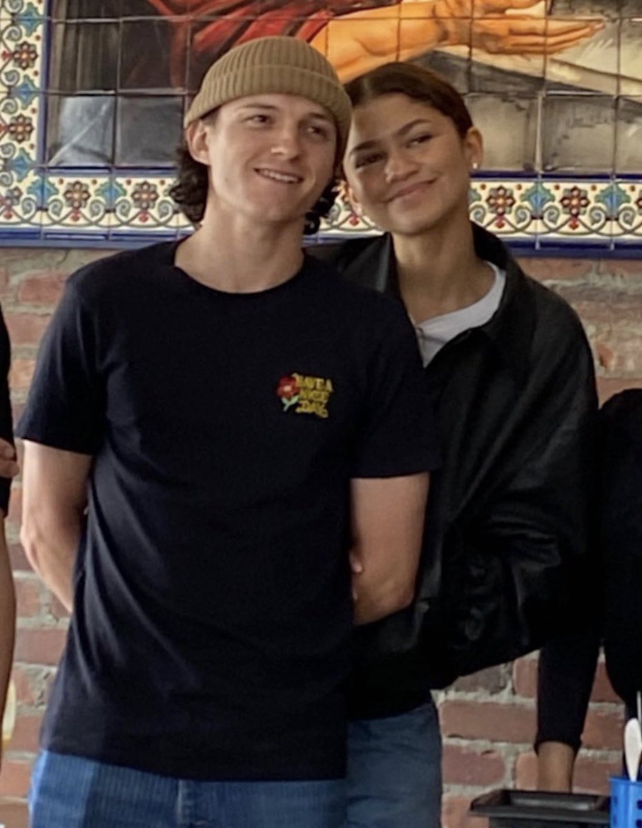 tomdayarchive's tweet photo. tom and zendaya 🫶🏼 https://t.co/jI4412mKOv