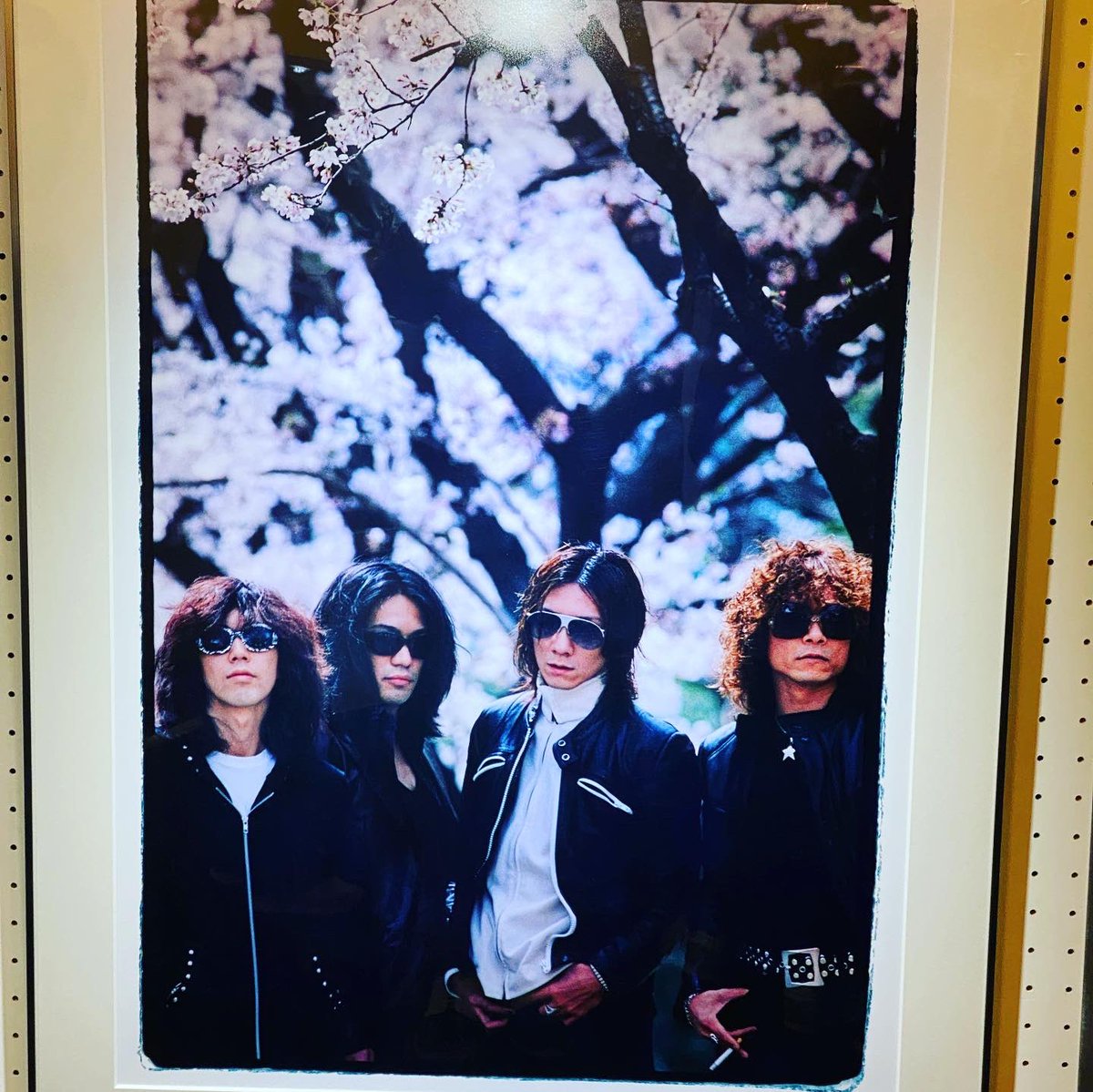 asikoh009's tweet photo. あの頃の思い出が爆音の映像と共に鮮烈に甦ってきました🐝⚡️⚡️最オブ高
「SPRING TOUR “NAKED”」先行上映会
@銀座 HULIC HALL TOKYO
#THEYELLOWMONKEY #tym30years #SPRINGTOURNAKED #syn #MITCHIKEDA #ヒューリックホール東京 #tym30 #TYMS #tyms30th #tokyo #ginza  https://t.co/EGIhrjrb9B https://t.co/T41fyxp1dF