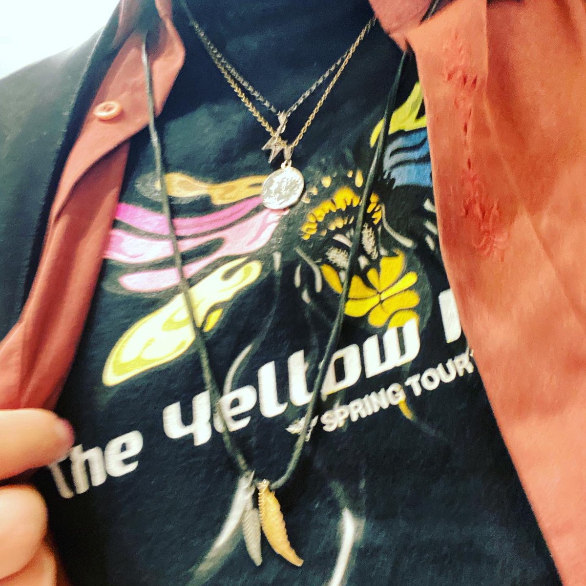asikoh009's tweet photo. あの頃の思い出が爆音の映像と共に鮮烈に甦ってきました🐝⚡️⚡️最オブ高
「SPRING TOUR “NAKED”」先行上映会
@銀座 HULIC HALL TOKYO
#THEYELLOWMONKEY #tym30years #SPRINGTOURNAKED #syn #MITCHIKEDA #ヒューリックホール東京 #tym30 #TYMS #tyms30th #tokyo #ginza  https://t.co/EGIhrjrb9B https://t.co/T41fyxp1dF