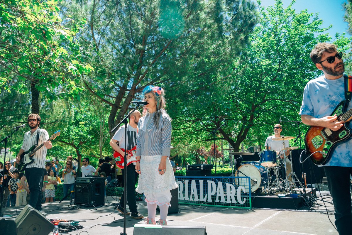 districteee's tweet image. Si pots celebrar la vida i, de la mateixa manera, posar en valor la teua ciutat, per què no intentar-ho? Hui ho hem fet a Orriols, a través de @SerialParc, la nostra eina per activar espais verds de València. I ha sigut ben bonico.