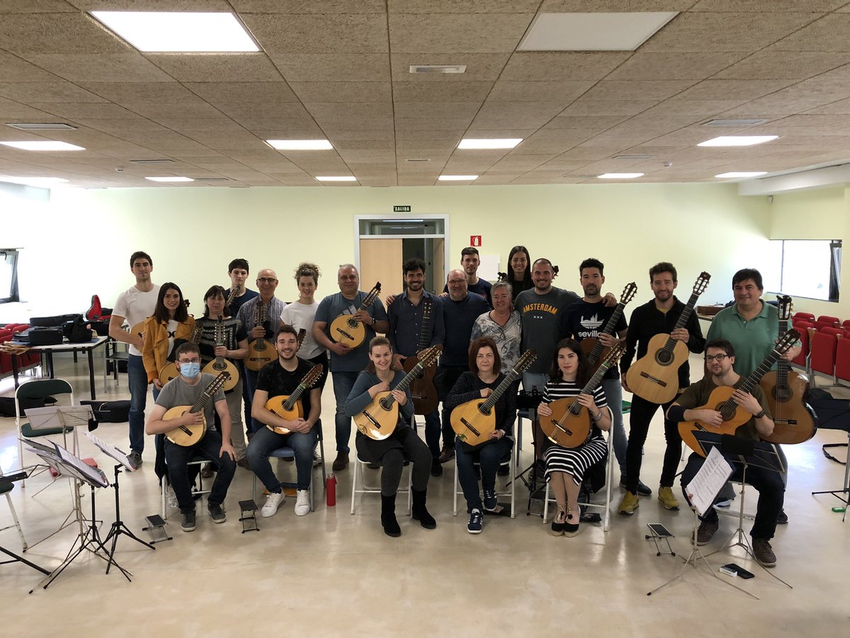 cblancoruiz's tweet photo. Tras dos intensos días de ensayos con @PVillegasGuitar y La Orden de la Terraza @plectrorioja para @LaRiojaFestival solo puedo decir que la Música (con mayúsculas) es un placer que hay que vivir. Disfrútalo en el concierto inaugural en https://t.co/dnBAtaFB8G https://t.co/Iy11P401eQ