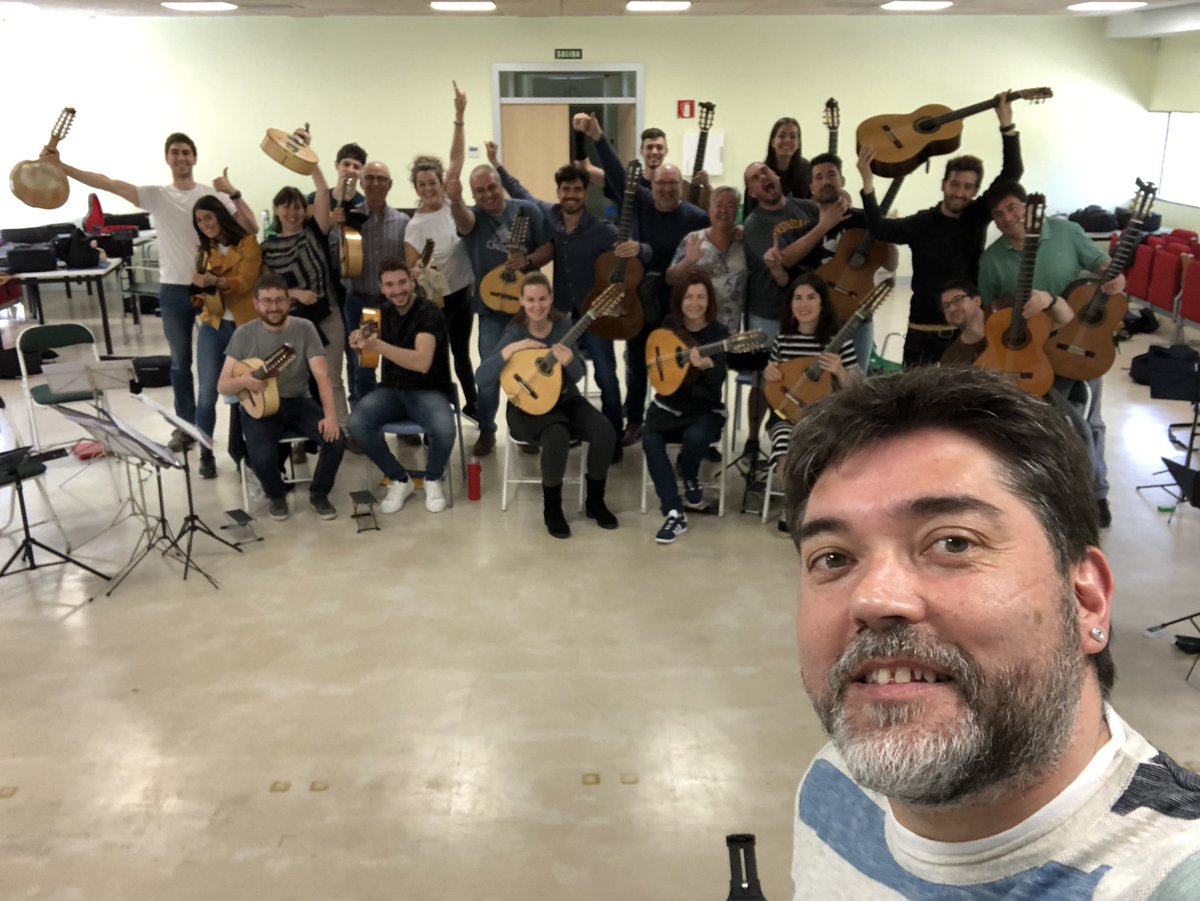 cblancoruiz's tweet photo. Tras dos intensos días de ensayos con @PVillegasGuitar y La Orden de la Terraza @plectrorioja para @LaRiojaFestival solo puedo decir que la Música (con mayúsculas) es un placer que hay que vivir. Disfrútalo en el concierto inaugural en https://t.co/dnBAtaFB8G https://t.co/Iy11P401eQ