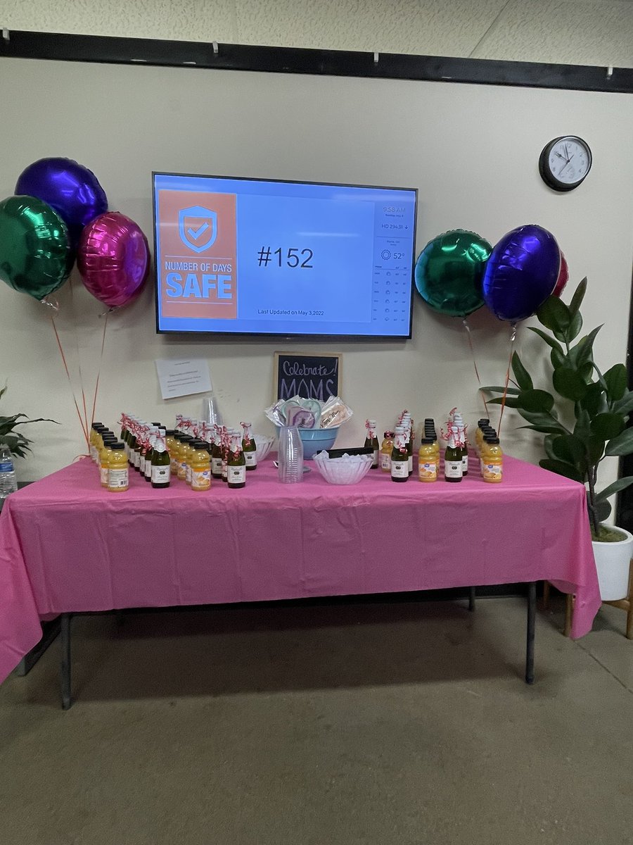 TaraGregor's tweet photo. Our mothers are amazing. They come to work and kick butt every day!!! Then head home and take care of business there. We appreciate your dedication to your our store, and your dedication at home. You guys are rockstars!!!!! ❤️❤️ happy mother’s day!!! #3827 https://t.co/Uaa2FYR3eQ