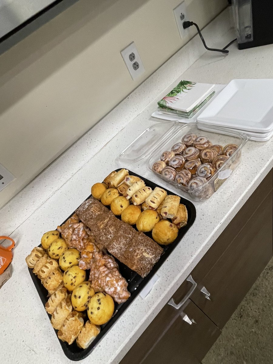 TaraGregor's tweet photo. Our mothers are amazing. They come to work and kick butt every day!!! Then head home and take care of business there. We appreciate your dedication to your our store, and your dedication at home. You guys are rockstars!!!!! ❤️❤️ happy mother’s day!!! #3827 https://t.co/Uaa2FYR3eQ