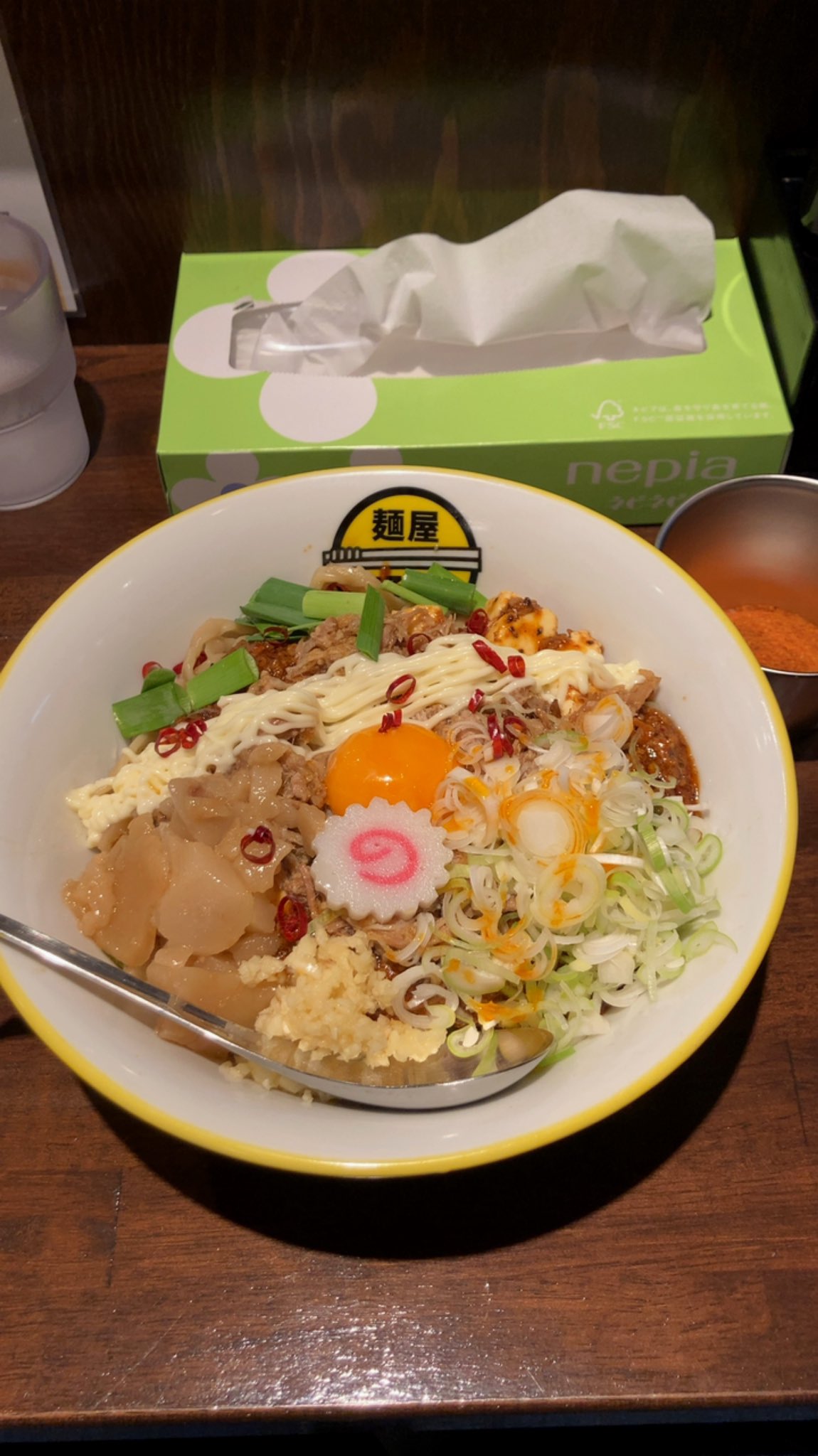 まこ珍 麺屋 まるいち 浅草 汁なし麻婆 ニンニク少なめあぶらマヨ 赤い粉別皿提供 浅草新名物を遂に捕食 個人的に二郎系の汁無しでは過去イチのインパクトと美味しさでした カレー味も気になるので再訪決定です 店内に某有名店主のサインも発見