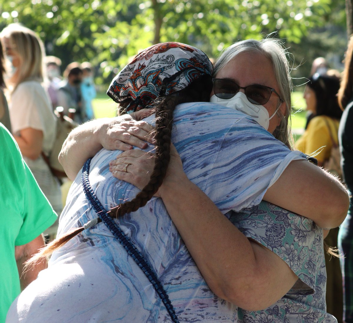 LawrenceUni's tweet photo. This Mother's Day, take a moment to say thank you to the mothers, grandmothers, aunts, friends, guardians and more for all that they do. #BeKindLU #17DaysofKindness https://t.co/cDUaHH7dcJ
