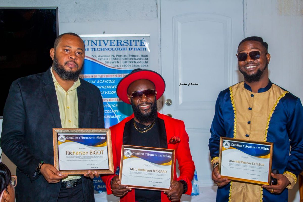 pasceus's tweet photo. #BCP | Bureau de Communication de Pascéus
Bonjour et bon dimanche  l’Université de Technologie d’Haïti, UNITECH que nous disons Un grand merci, le 6 mai 2022  la faculté a Honoré des personnages importants dans le pays , Dont Pascéus Juvensky St Fleur et autres personnalités. https://t.co/Nsds9kxXfX