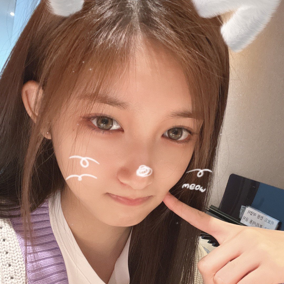 tinylseo's tweet photo. cat girl >•< https://t.co/7rLYUQlMo9