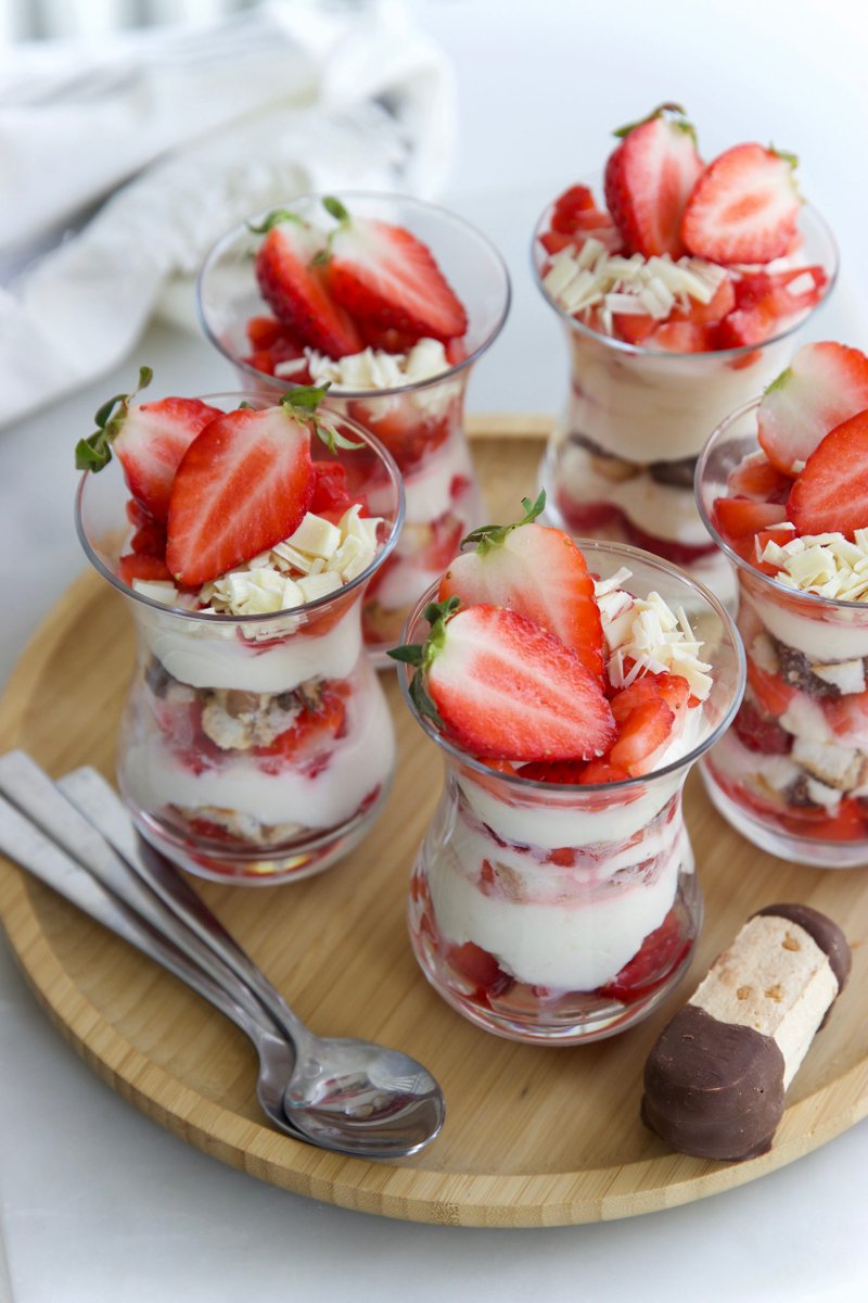 DreamyTechGirl's tweet photo. Raffaello Cherry Dessert! recipe @ https://t.co/NdaMzAWgdh https://t.co/WkgAeOqU3x