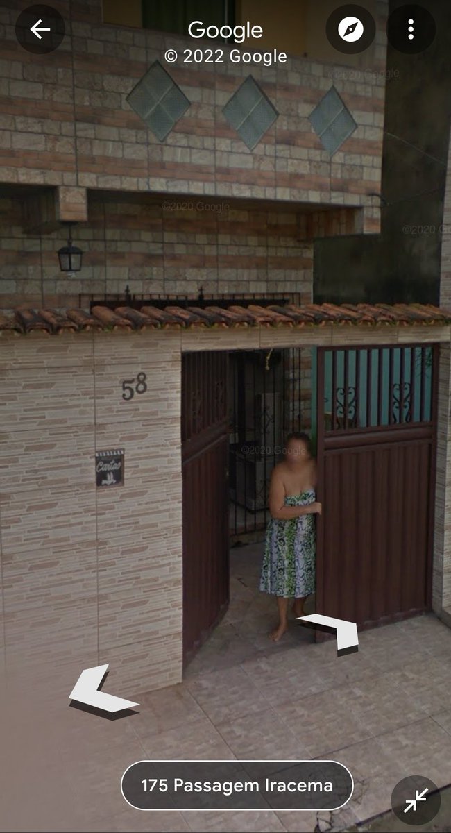 Sempre que eu saía e demorava muito pra voltar, minha mãe me esperava na porta ou na janela, acho que por preocupação
Quando eu tô com muita saudade eu abro o Google Maps e vejo essa foto dela me esperando chegar. 
Que você tenha um feliz dia das mães aí no céu, saudades demais❤️