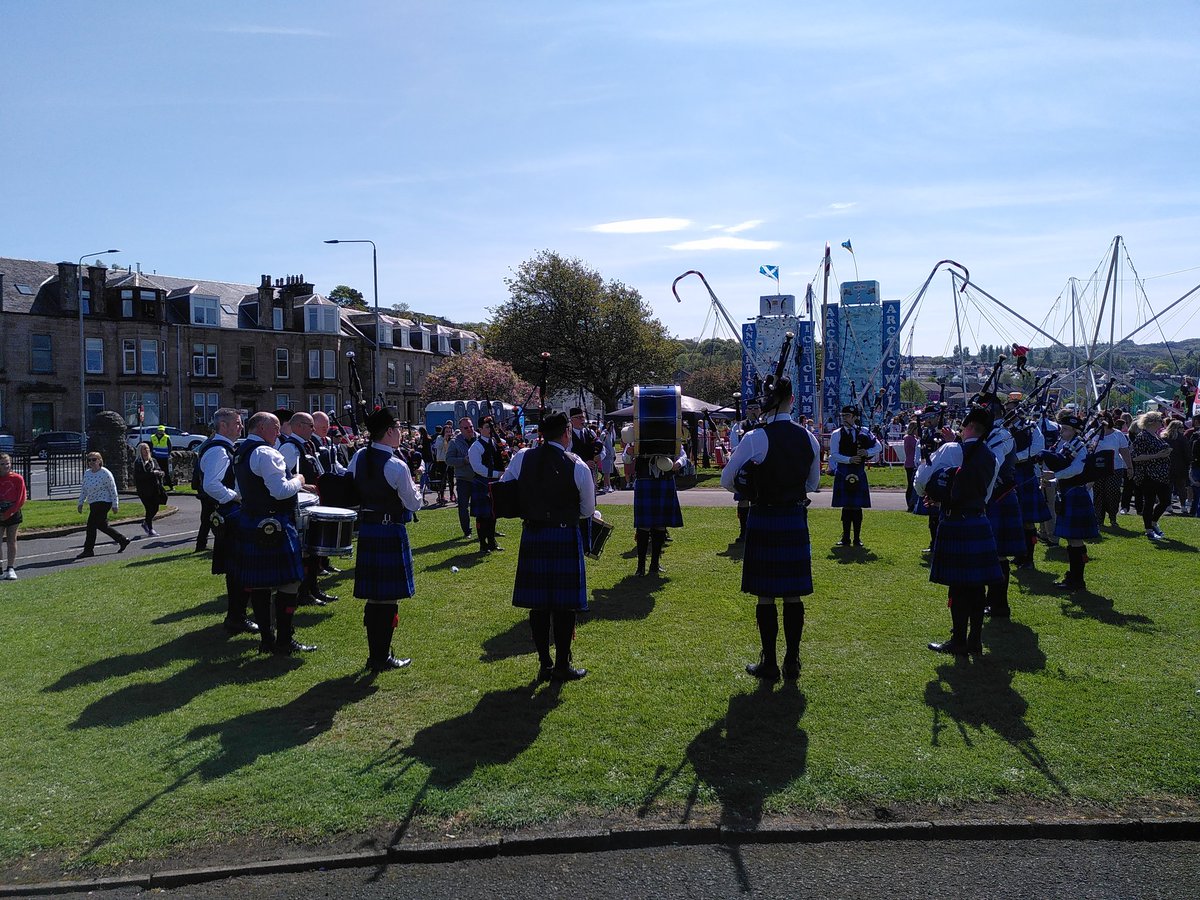 18_TheWall's tweet photo. Highland Games und Musik #Scotland https://t.co/LfvrkMM6AY