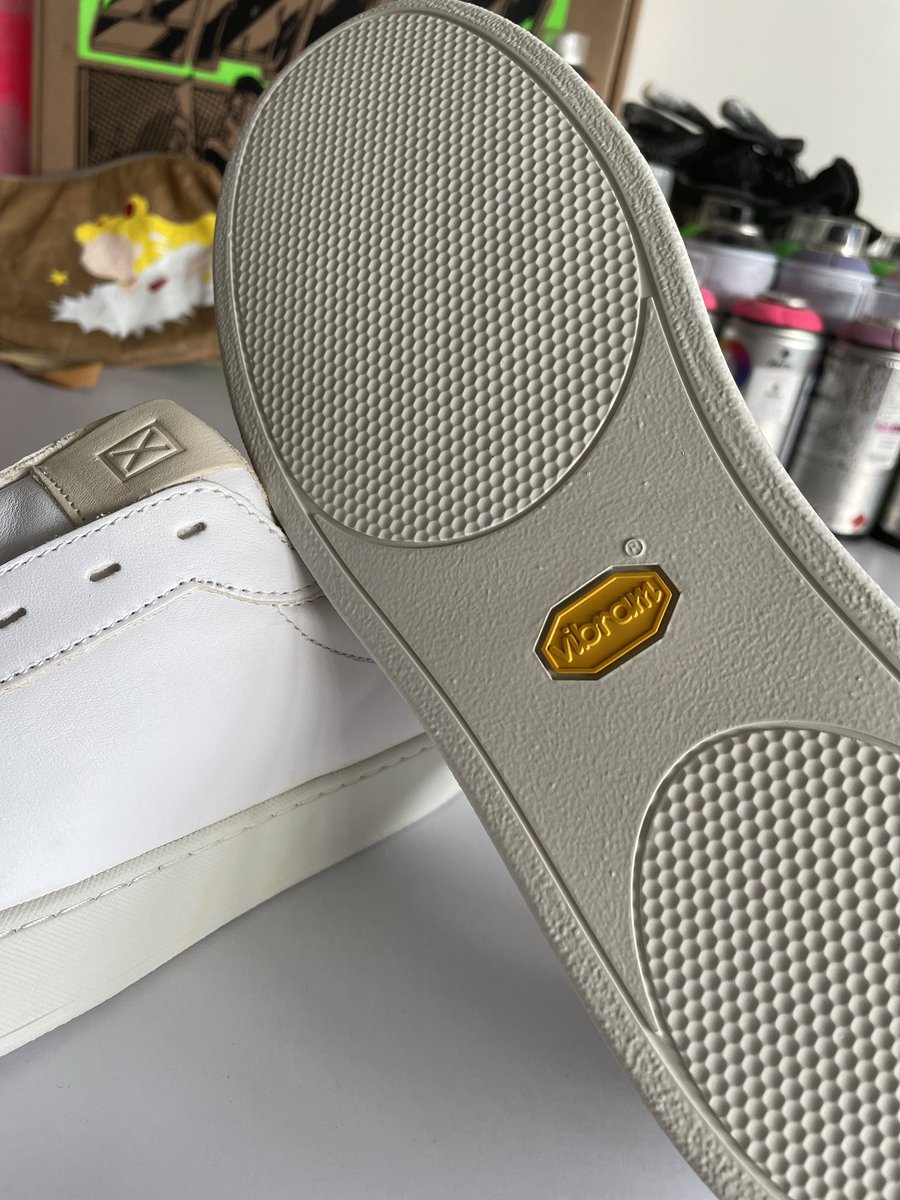 RobiSebi's tweet photo. Haven’t been active on here lately. Been busy with outside world issues, by which I mean, things happening outside my head💆‍♂️ was given these #shoes by a friend in a rebranding company. Wants me to #paint them. Never have I done this. So here we go👟✍️ #artcommunity #shoeart https://t.co/PATeSWG4un