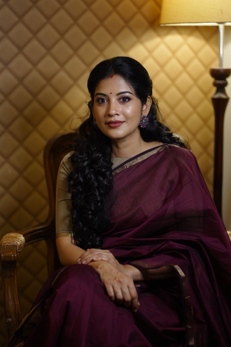 SshivadaOffcl's tweet photo. Embrace all that is you๐๐
Clicked by : @_shutter_magics_
Stylist: @KenusJoseph
Saree : #the_dstudio
Earring : #eminthahir
MUA : @max_meera
Location : @udshotels
#sareelove #sari #beingclassy #photography #happiness๐ #liveyourlife #loveyourlife #lovewhatyoudo https://t.co/z3C93QYPp5