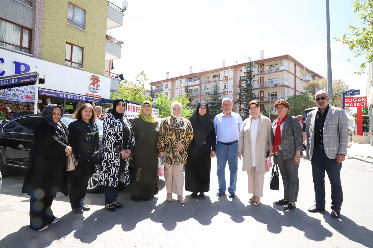 hatice_cakmak_'s tweet photo. AK Parti Genel Merkez Kadın Kolu Başkanımız, Düzce Mv. Sayın @aysekesir 'in anneler gününü kutladık.
Başkanımız nezdinde fedakar AK Kadınlarımızın da #AnnelerGünü 'nü kutluyor, sağlık ve başarı dolu hayırlı bir ömür geçirmelerini diliyorum.
#AKKadınlar https://t.co/avcZ0boaih
