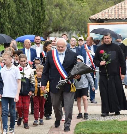 viazzi_fabien's tweet photo. Devoir de mémoire 🙏🇨🇵
#8mai1945
#rnsanary
Ce matin nous étions présents avec nos militants aux 2 cérémonies patriotiques en ce 8 mai :
-en hommage au Maréchal de Lattre de Tassigny avec un dépôt de gerbes
-au Monument de la Victoire pour rendre hommage aux militaires et civils https://t.co/TCDlrifEJW