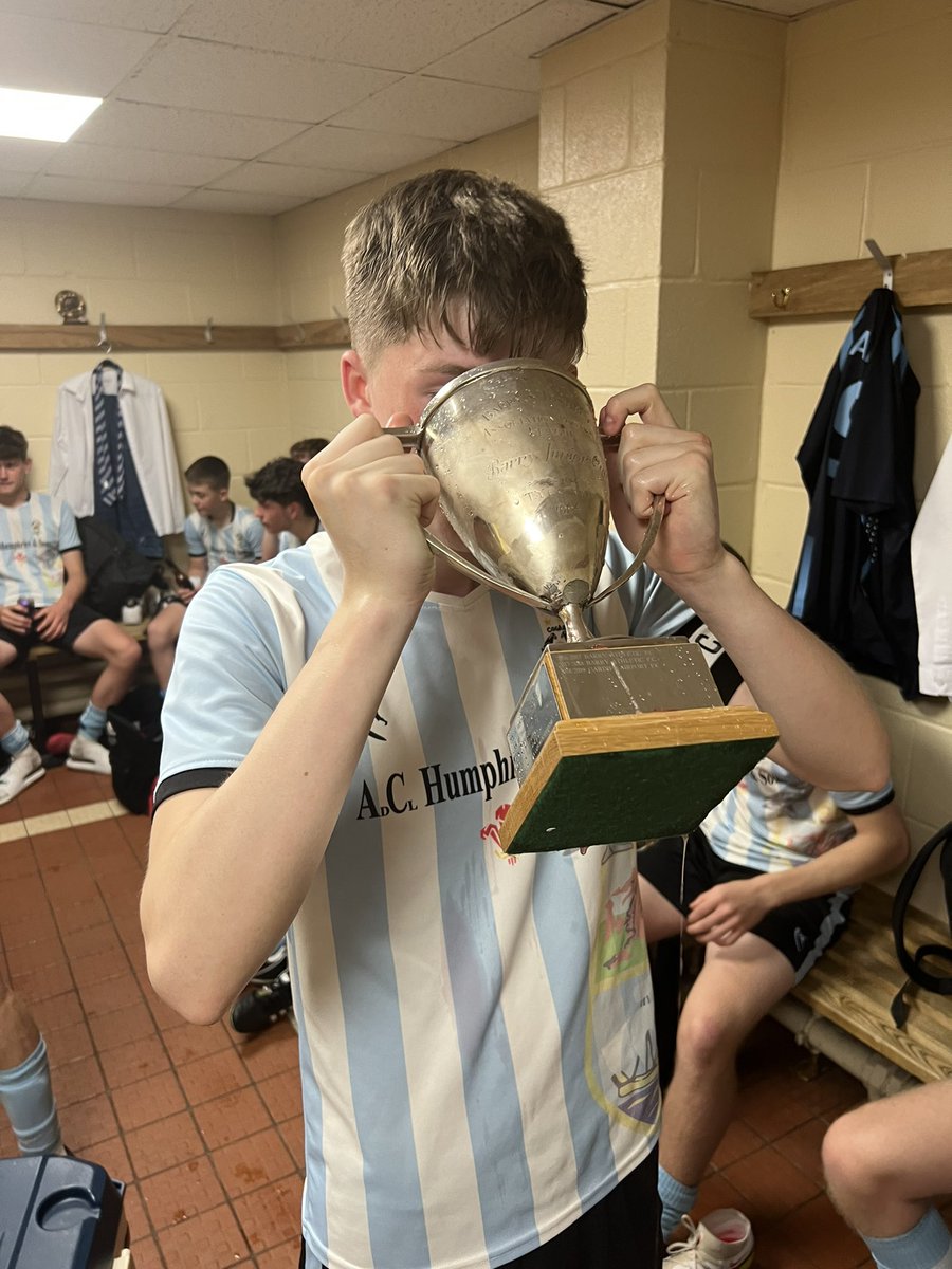 coganboy's tweet photo. Great end to the season. Nice little cup win to go with the 2 league titles https://t.co/782CyddwSl