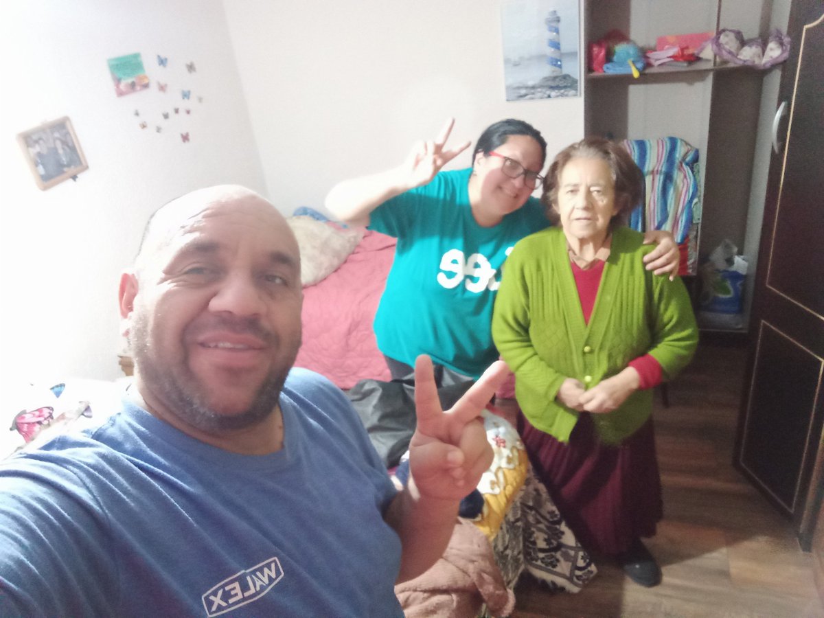 plon_mclean's tweet photo. #MeganoticiasAlerta Feliz día a todas las madres y un saludo al cielo para mi #MadreYSuegra Mami Maria...la extrañamos mucho..tu hijo Gustavo, nuera Cecilia y nietos, te amamos viejita bella https://t.co/04fqQUhJPc
