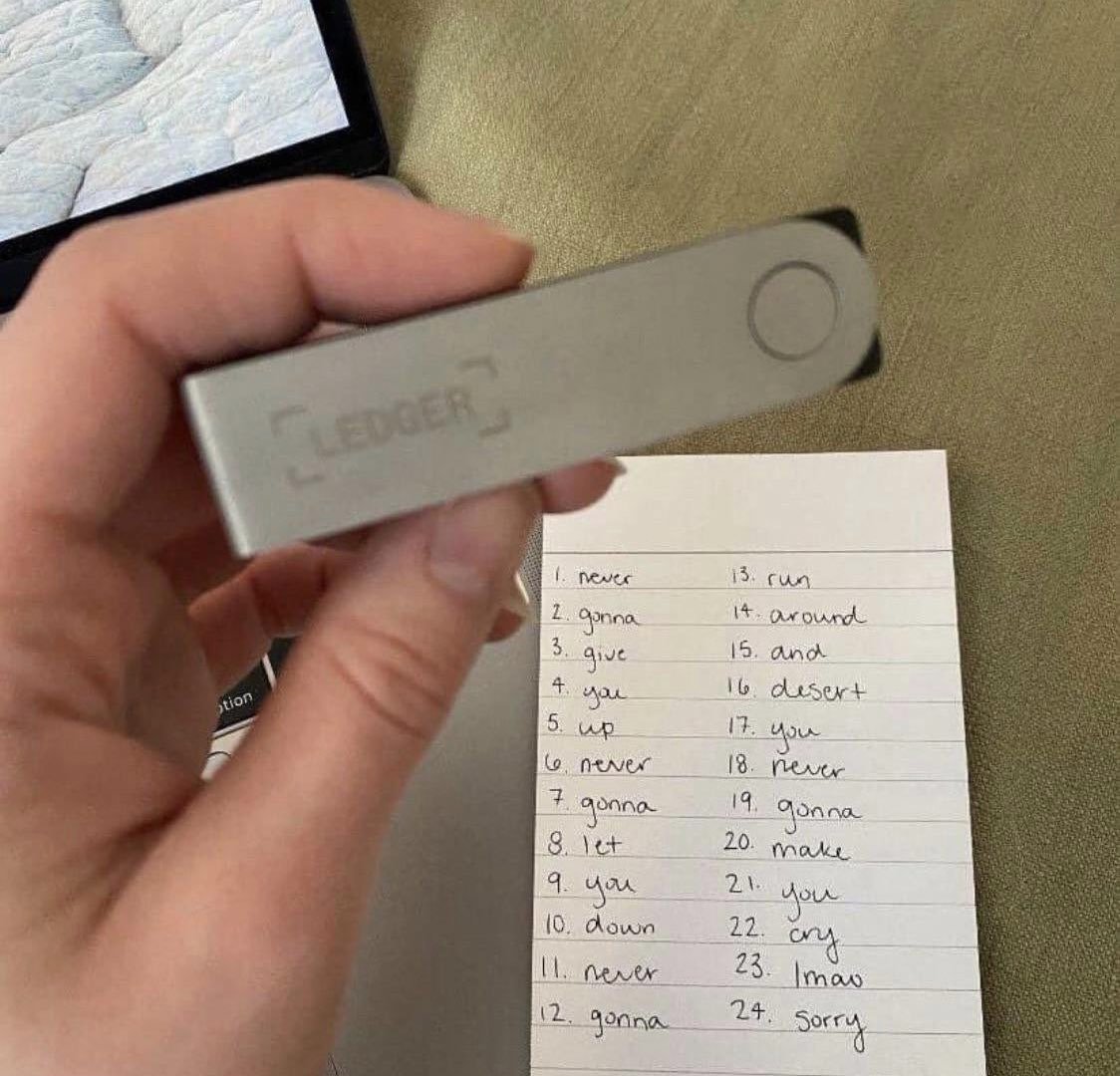 romainb_ai's tweet photo. Enfin reçu ma ledger, hâte de l'utiliser ! https://t.co/278vbwqPRl