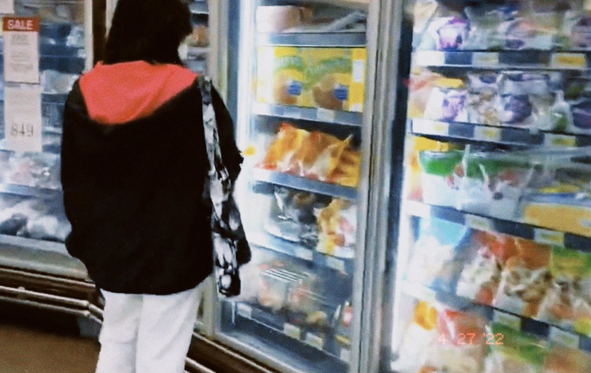 smjyuniverse's tweet image. grocery stop with the bf 🛒

#ENSD #ENGENESelcaDay #ENHYPEN_HEESEUNG #ENHYPEN @ENHYPEN_members