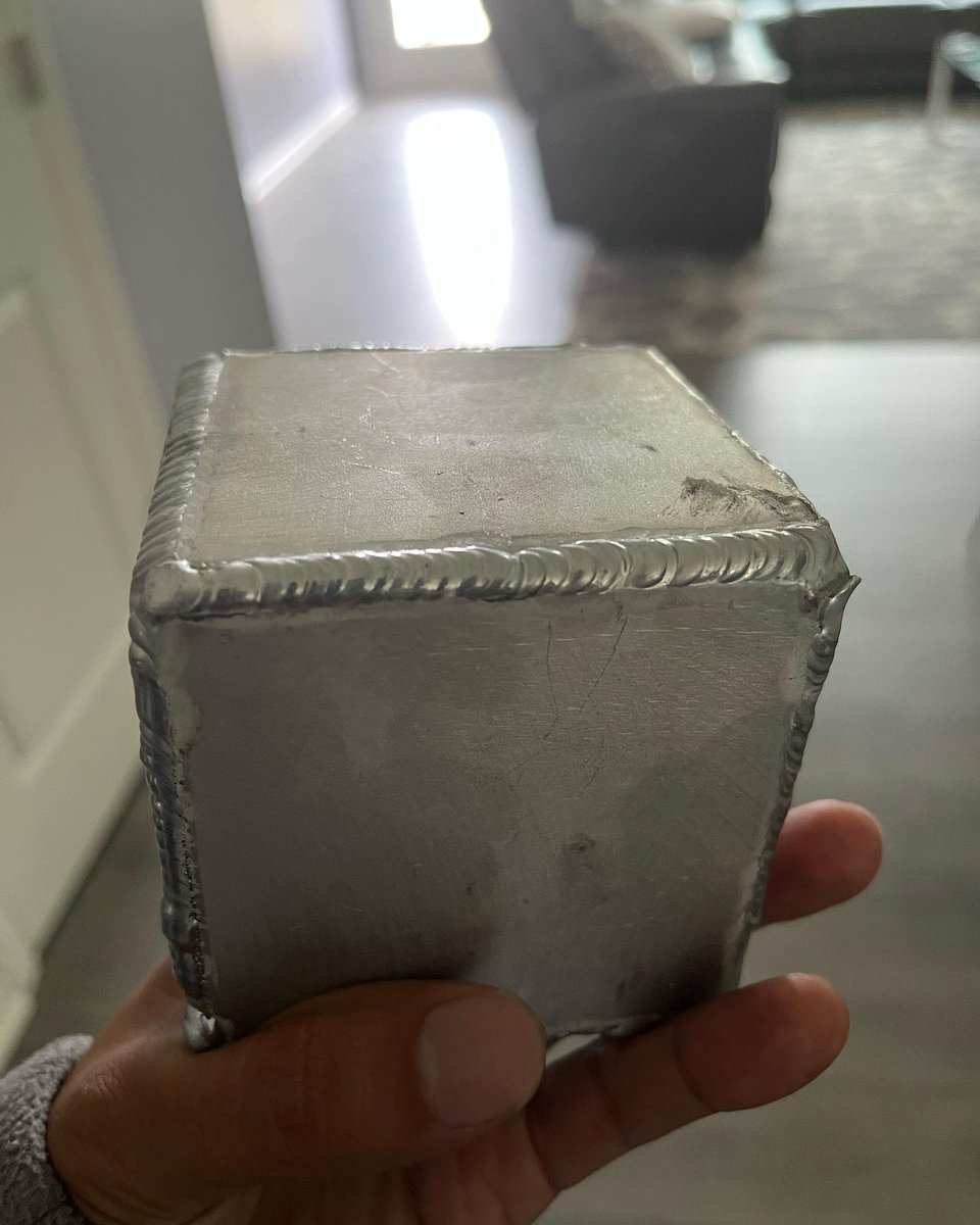 Gsondrawer's tweet image. Welded a Cube box for tig class. 
It was neat little outside corner joint project for fun 
#tigwelding #steelbox #tigweld #tigclass #beads #cornerjoints #weld #fabricated #school #education #cubebox #Aluminium #tigprocess #welded #tigwelder #forweldingcareer #beadstructure