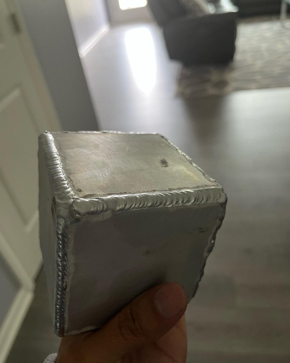 Gsondrawer's tweet image. Welded a Cube box for tig class. 
It was neat little outside corner joint project for fun 
#tigwelding #steelbox #tigweld #tigclass #beads #cornerjoints #weld #fabricated #school #education #cubebox #Aluminium #tigprocess #welded #tigwelder #forweldingcareer #beadstructure