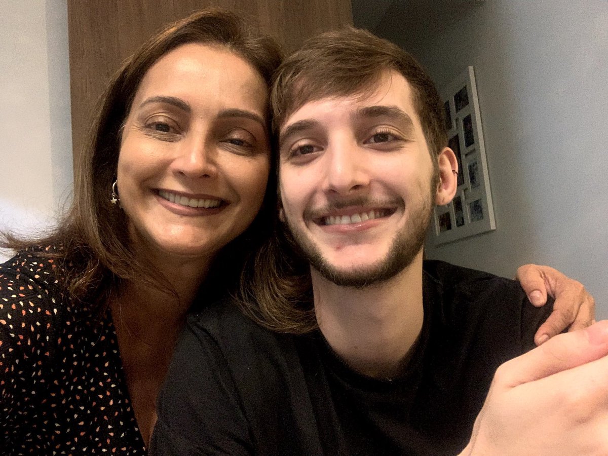realitasnews's tweet photo. Feliz dia das Mães! #HappyMothersDay https://t.co/UNBmxm6vE1