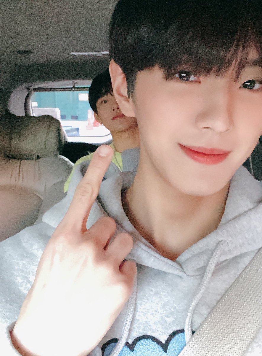 this genre of hunhee 🦌🐶

#CIX #승훈 #SEUNGHUN #용희 #YONGHEE