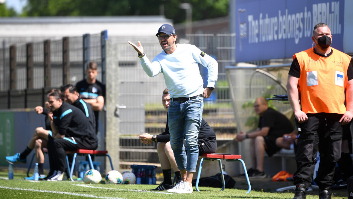 Energie Cottbus kassiert bei Hertha BSC II erneut ein spätes Gegentor und vergibt viele Chancen. FCE-Trainer Wollitz: „Es ist eine Schande.“
lr-online.de/energie-cottbu…