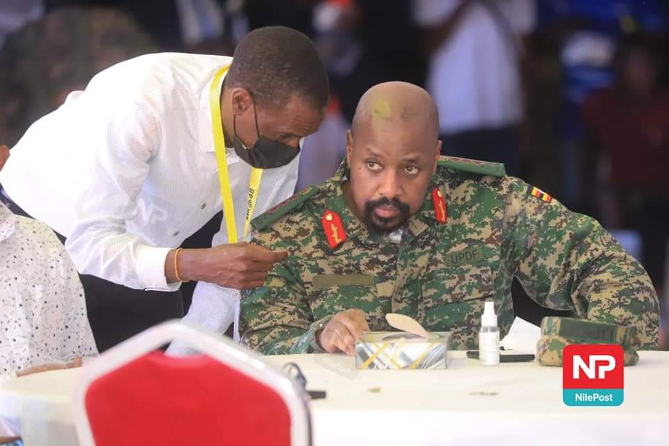 samuel_aeron's tweet photo. There's a way @mkainerugaba occupies the space and you see authority naturally coming from him owning the surrounding. He's a leader by nature. @Ug4Muhoozi, https://t.co/TuXaVhWw36