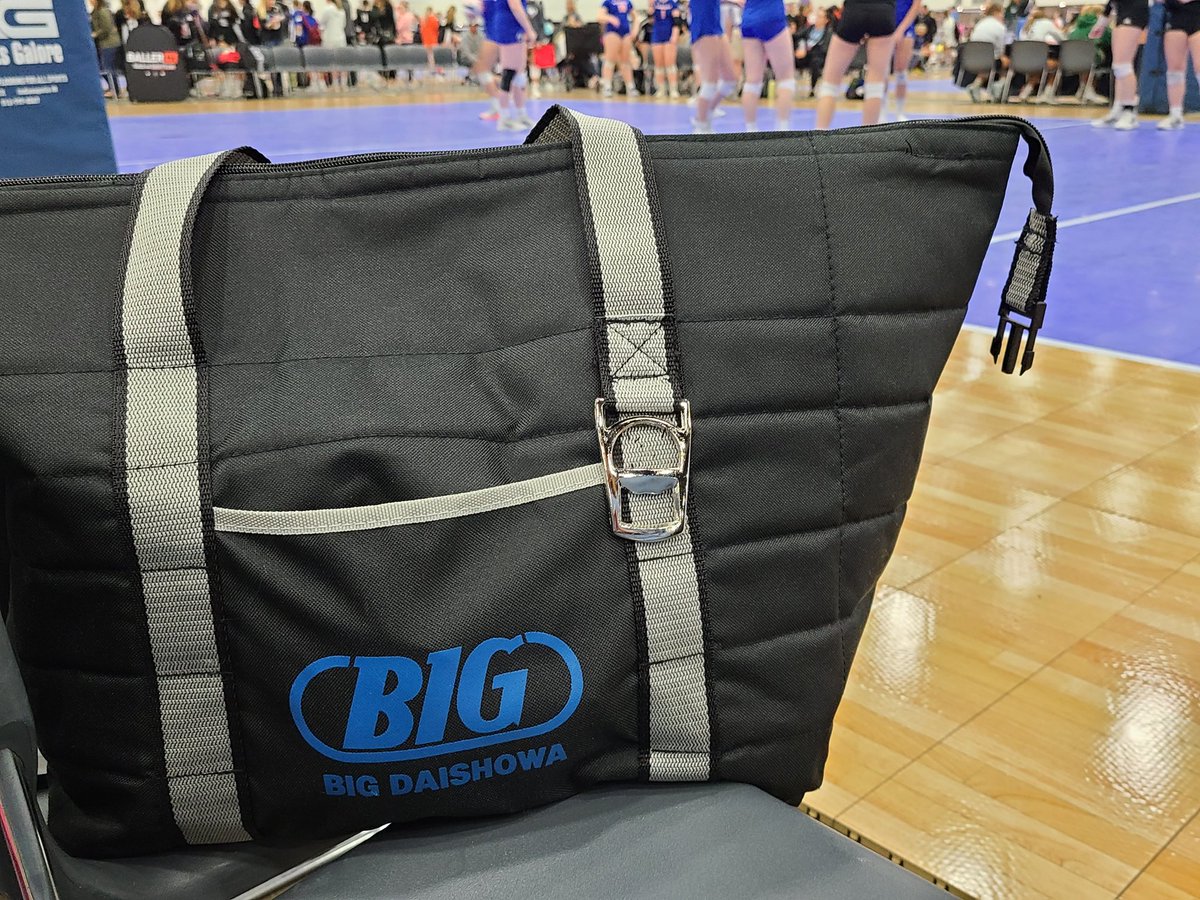 LongroyChris's tweet photo. Thank you @BIGDAISHOWAInc I love my cooler bag it's perfect for long weekend volleyball tournaments! https://t.co/oXHcvOz9uA