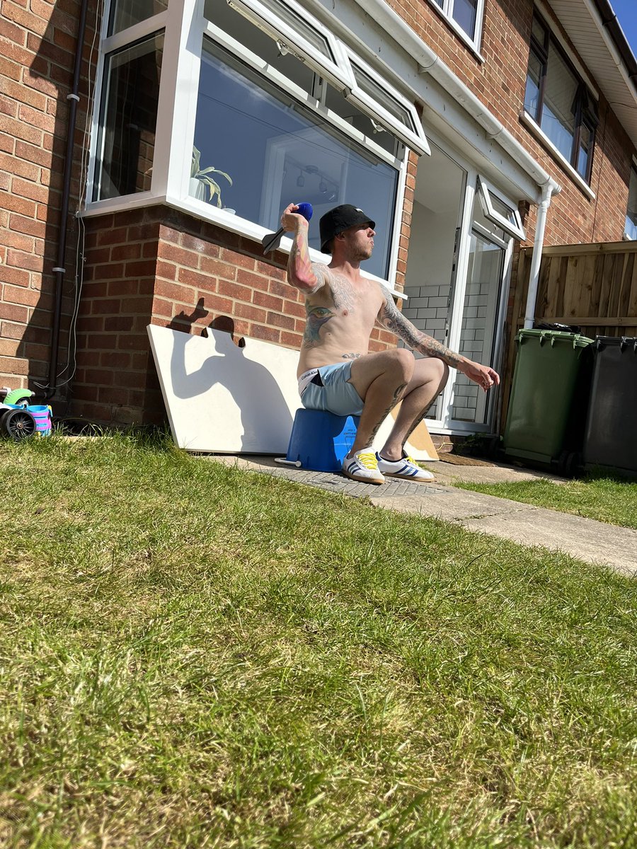MrsNaomiNichols's tweet photo. What I would give to see another certain man sitting on a blue bucket right now 😭 #bielsasbucket https://t.co/HSpDBjcomi