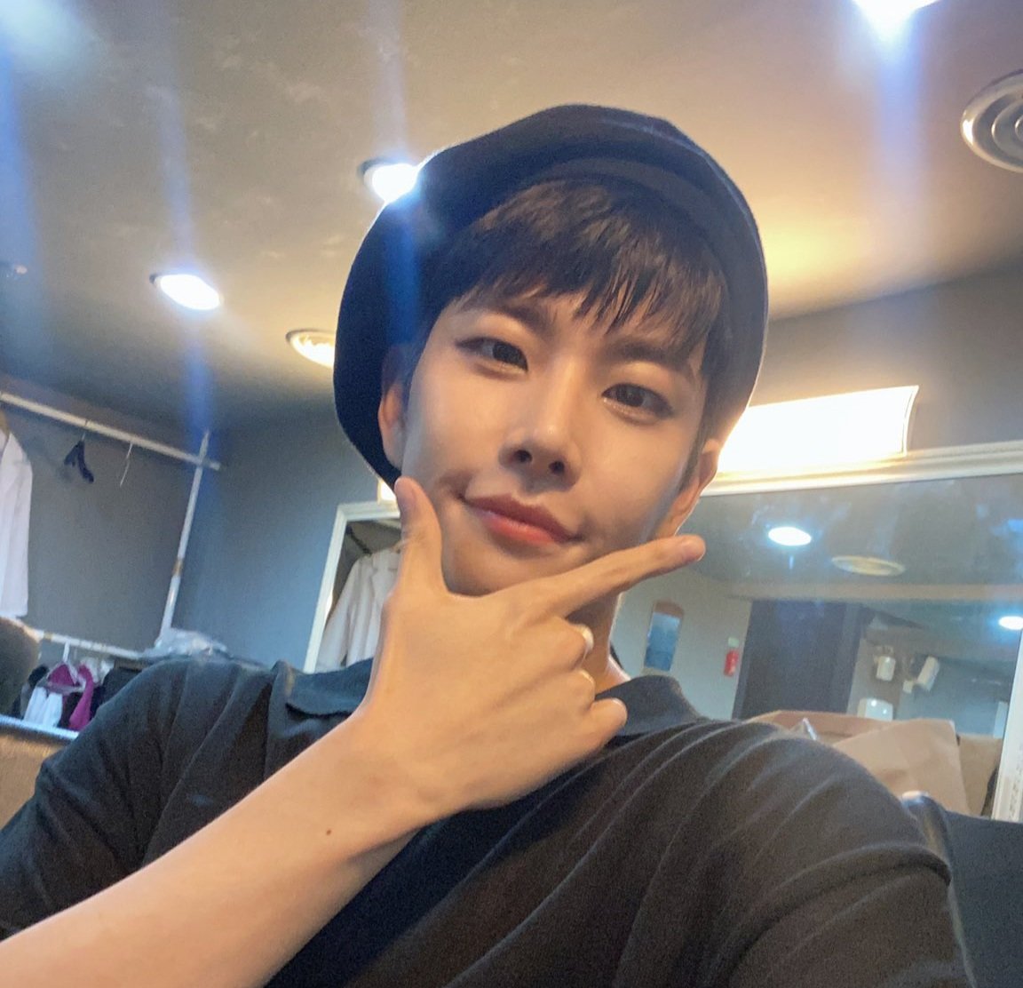 aroha_0223_0330's tweet photo. #아로하가_언제나_명준이를_기다려
명준아
널 잠시 보내줘야한다니
마음이 아프고
네가 없는 빈자리가 크겠지만
이또한 성장과정의 하나라고 생각할게
씩씩하게 잘다녀와
다치지말고 항상 아로하가 곁에
있다는거 잊지마 사랑해 김명준❤ https://t.co/yDnmXUnsPw