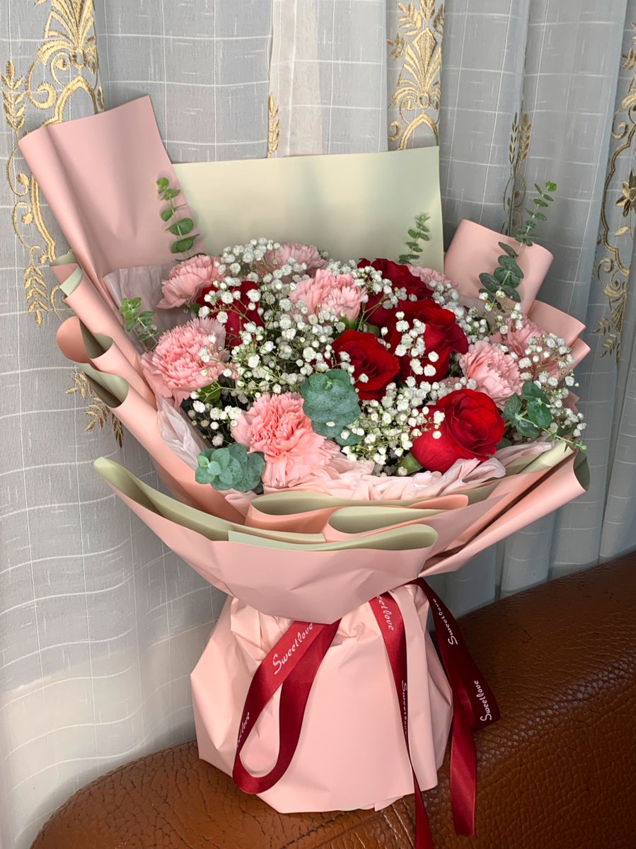 AsianCashGod's tweet photo. Today is motherβs day. Your China Emperor got this bunch of flowers for your Queen Mother (some may call Empress Dowager). Now whoβs paying for reimbursement?
#cashmaster #asiangod #findom https://t.co/TNARDDWi0w