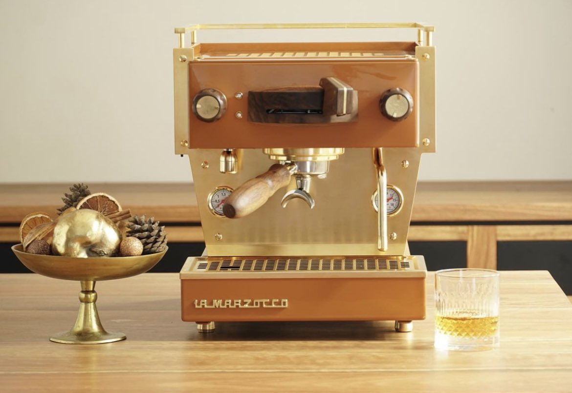 rachelyhe_'s tweet photo. girls don’t want boys girls want a custom la marzocco espresso machine in their home https://t.co/CeamMRDQGv
