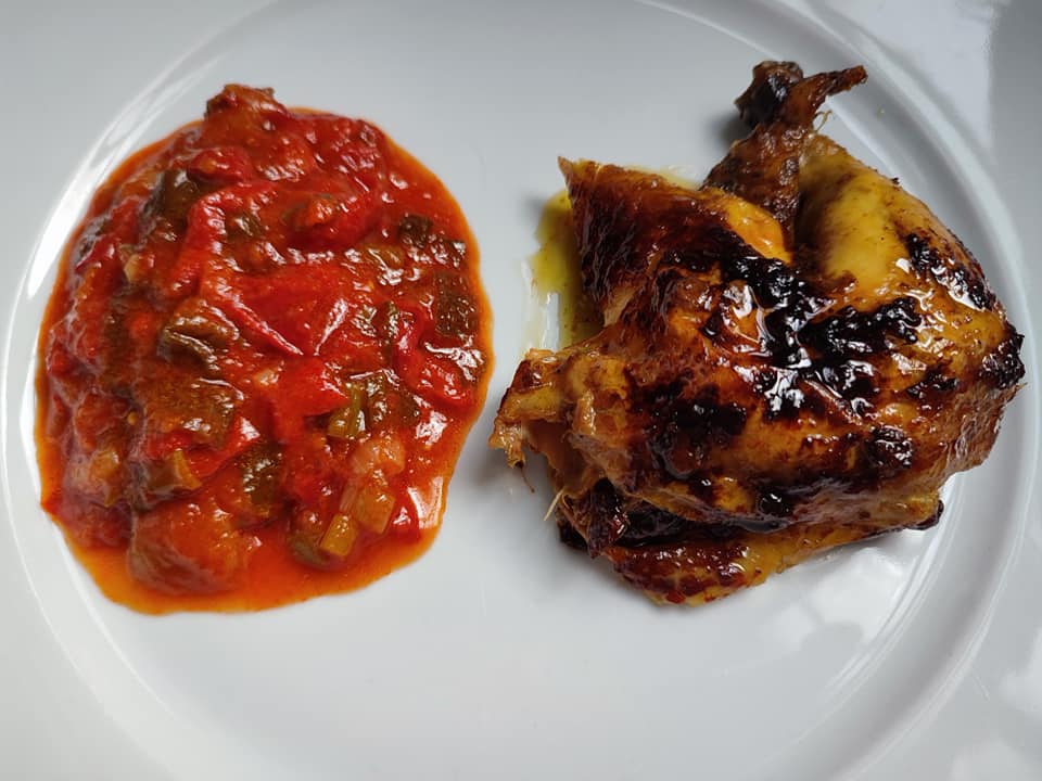 Sixtyfour37's tweet photo. No hay nada más socorrido y rico que un buen pollo
a l´ast. Con un poco de pisto de la mami se convierte en gloria bendita:)
#lunchforone
#comidasdedomingo https://t.co/GLRurBZcwS