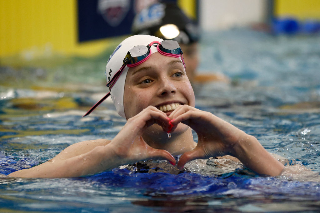 USASwimming's tweet photo. To all the swim moms out there, we ♥ you! 

Thank you for all you do. Happy #MothersDay! https://t.co/aOYbcwNc9o