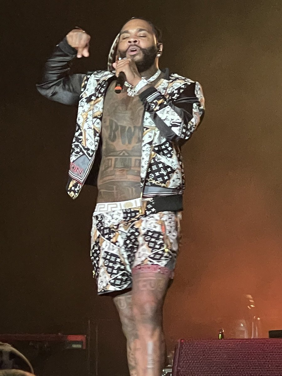 samiiiiii_'s tweet photo. @iamkevingates in #louisvillekentucky was 🔥🔥🔥 https://t.co/FXiegpar0s