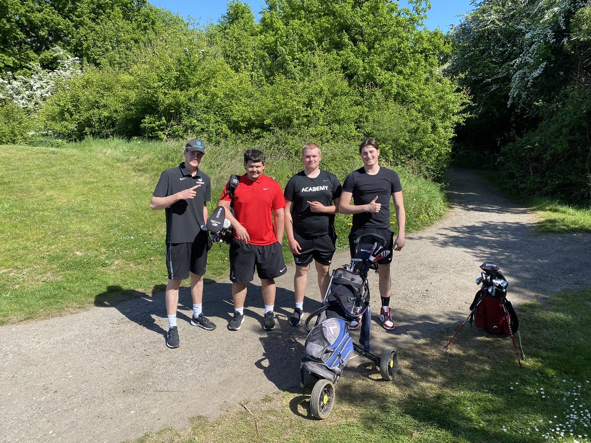 <a href="/csapey_/">Christopher Sapey</a> @joi_einars <a href="/SFenton07/">Sam Fenton</a> 
Golfers 🏌️‍♂️