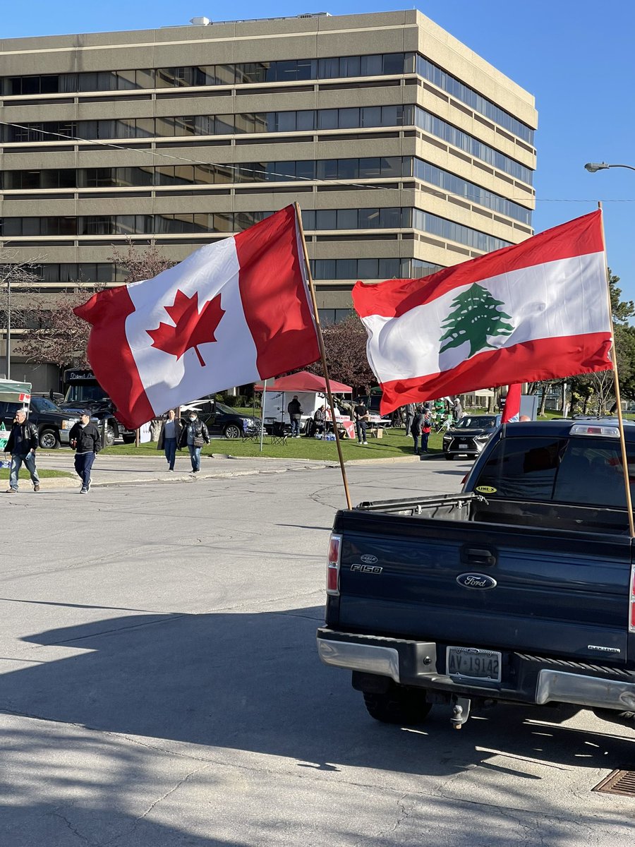 Meanwhile in Toronto, the #lebanonelections2022 was very well organized - it took us 5min to vote🗳⬇️ #انتخابات_2022 #lebanonelections2022 #إنتخابات_المغتربين