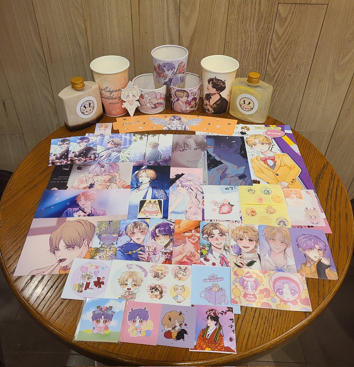 HQ_suga1126's tweet photo. #햇살을_닮은_아현아_생일축하해
#BABY_BAMBI_DAY
서울 생카 양일 다녀왔습니다!! 생카에서 못 찍어서 결국 다른 곳에서 트친님의 몫과 합쳐서 각 잡고 찍었어요...ㅋㅋㅋㅋ 모아놓고 찍으니까 가슴 웅장해지고 예쁘네요😆 https://t.co/qCxTv2h9Fw